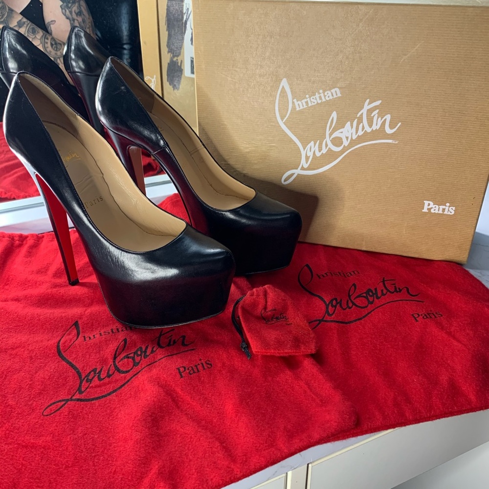AUTHENTIC Christian Louboutin Daffodile heels